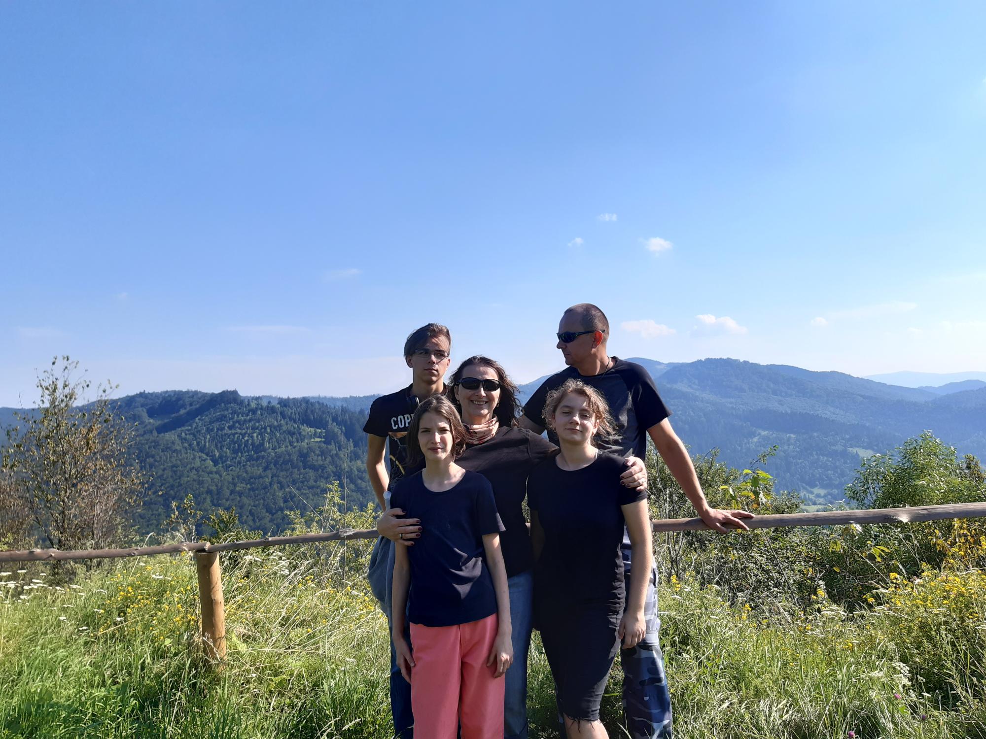 Родини замість інтернатів. Як в Україні змінять правила усиновлення та опіки над дітьми